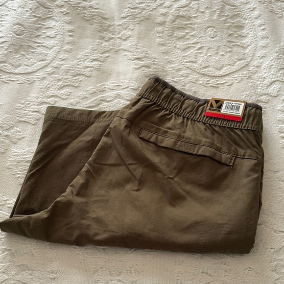 BNWT Casual Olive Green Shorts by Voyager - Picture 9 of 9